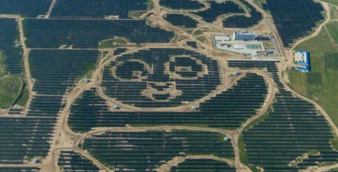 Central Solar na China em forma de Urso Panda