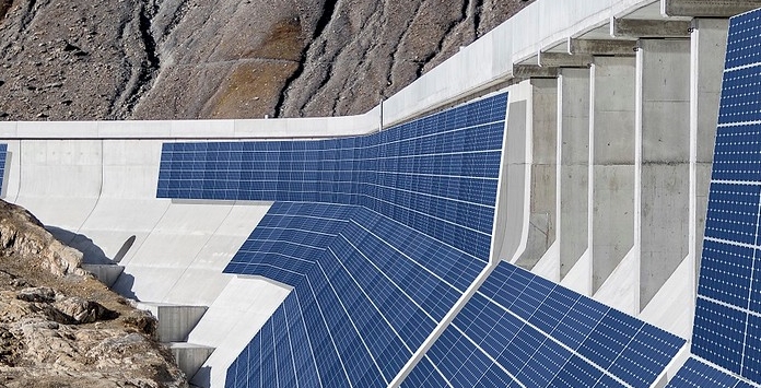 Central Solar na barragem de Muttesee